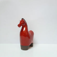 Load image into Gallery viewer, Red Horse (M)
